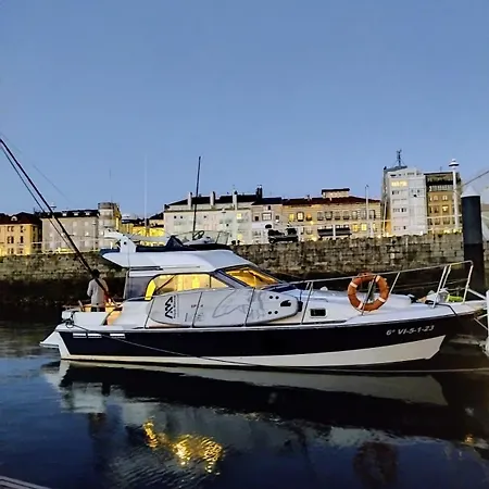 Botel Boat Cardeli Gijón