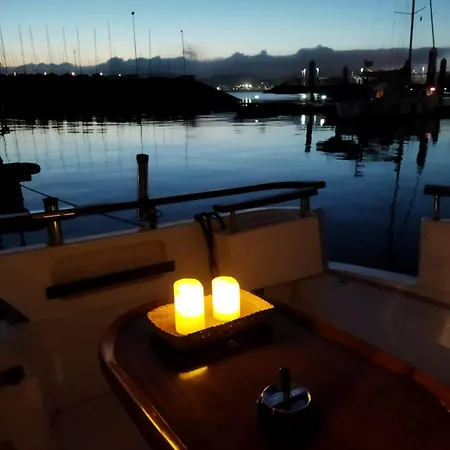 Hotel en barco Boat Cardeli *