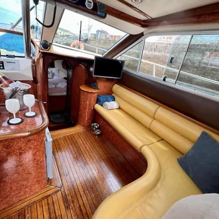 Boat Cardeli Hotel en barco