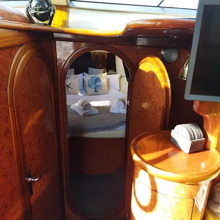 Boat Cardeli Botel Gijon