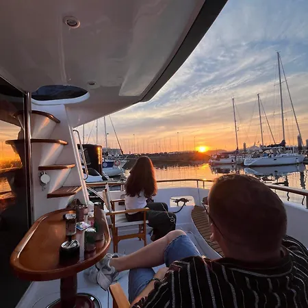 Boat Cardeli Botel *